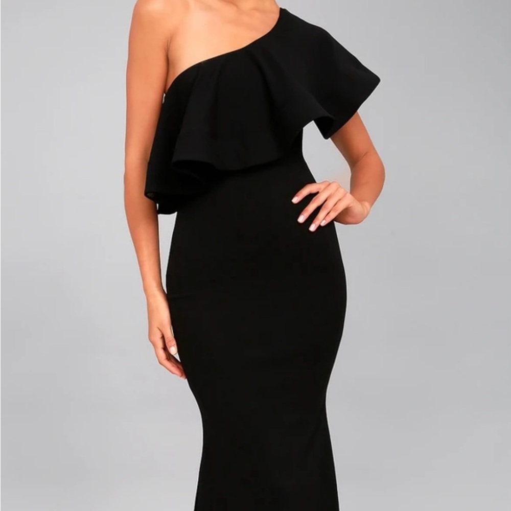 Black. One shoulderMaxi dress. New w tag